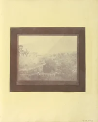 Uitzicht op een Heuvelachtig Gebouw en Vallei eronder, India